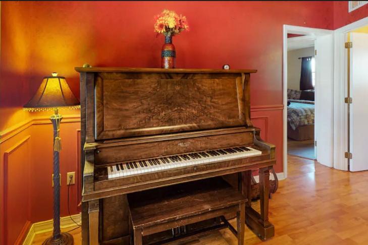 The Grand Suite - Tradewinds Eureka Springs Buitenkant foto